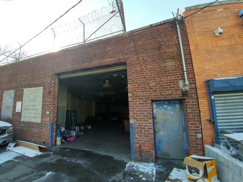 3,950 SF Vacant Industrial Building