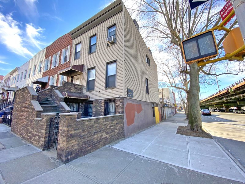 2,990 SF Multifamily Building in Greenwood Heights